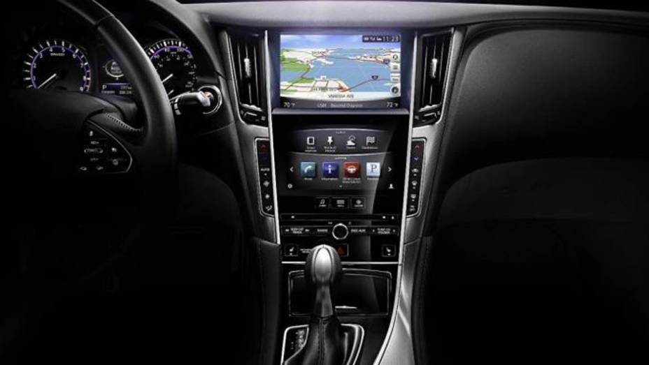 Motoriza&ccedil;&atilde;o h&iacute;brida tamb&eacute;m estar&aacute; dispon&iacute;vel | <a href="https://beta-develop.quatrorodas.abril.com.br/saloes/detroit/2013/infiniti-q50-730893.shtml" rel="migration">Leia mais</a>