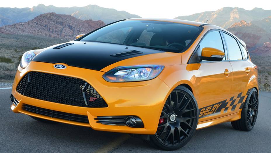 A Shelby mostrou sua versão modificada do Ford Focus ST durante o Salão de Detroit | <a href="https://beta-develop.quatrorodas.abril.com.br/saloes/detroit/2013/shelby-focus-st-731039.shtml" rel="migration">Leia mais</a>