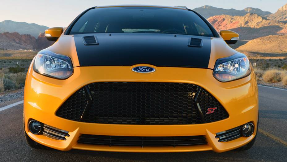 Como diferenciais, o Shelby Focus ST conta com capô com frisos para ventilação... | <a href="https://beta-develop.quatrorodas.abril.com.br/saloes/detroit/2013/shelby-focus-st-731039.shtml" rel="migration">Leia mais</a>