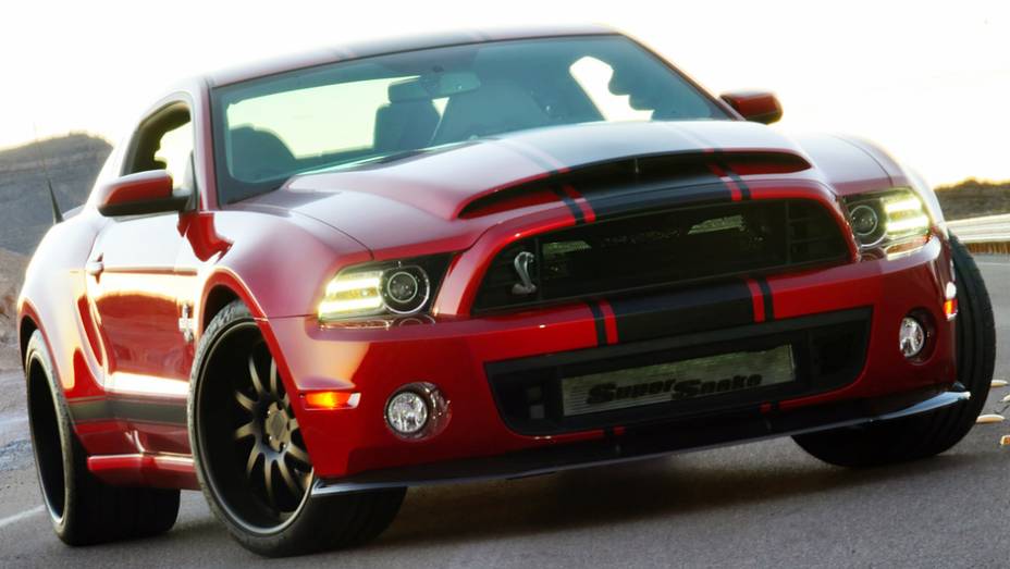 As cores oferecidas são preto Satin, branco Gloss, prata, azul e preto com listras vermelhas | <a href="https://beta-develop.quatrorodas.abril.com.br/saloes/detroit/2013/shelby-gt500-super-snake-wide-body-731036.shtml" rel="migration">Leia mais</a> As cores oferecidas são preto Satin, branco Gloss, prata, azul e preto com listras vermelhas | <a href="https://beta-develop.quatrorodas.abril.com.br/saloes/detroit/2013/shelby-gt500-super-snake-wide-body-731036.shtml" rel="migration">Leia mais</a>