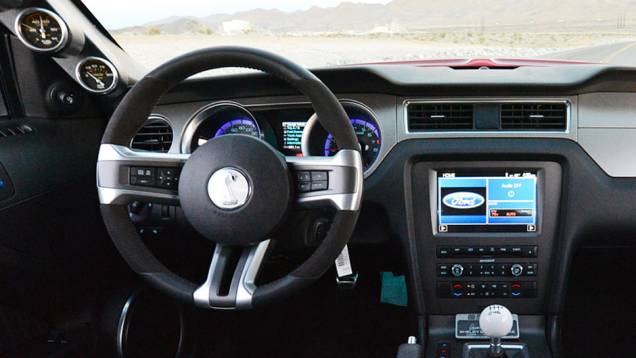 Com apenas 500 unidades fabricadas por ano, o pacote de opcionais do Super Snake terá preço inicial de US$ 39 mil | <a href="https://beta-develop.quatrorodas.abril.com.br/saloes/detroit/2013/shelby-gt500-super-snake-wide-body-731036.shtml" rel="migration">Leia mais</a> Com apenas 500 unidades fabricadas por ano, o pacote de opcionais do Super Snake terá preço inicial de US$ 39 mil | <a href="https://beta-develop.quatrorodas.abril.com.br/saloes/detroit/2013/shelby-gt500-super-snake-wide-body-731036.shtml" rel="migration">Leia mais</a>