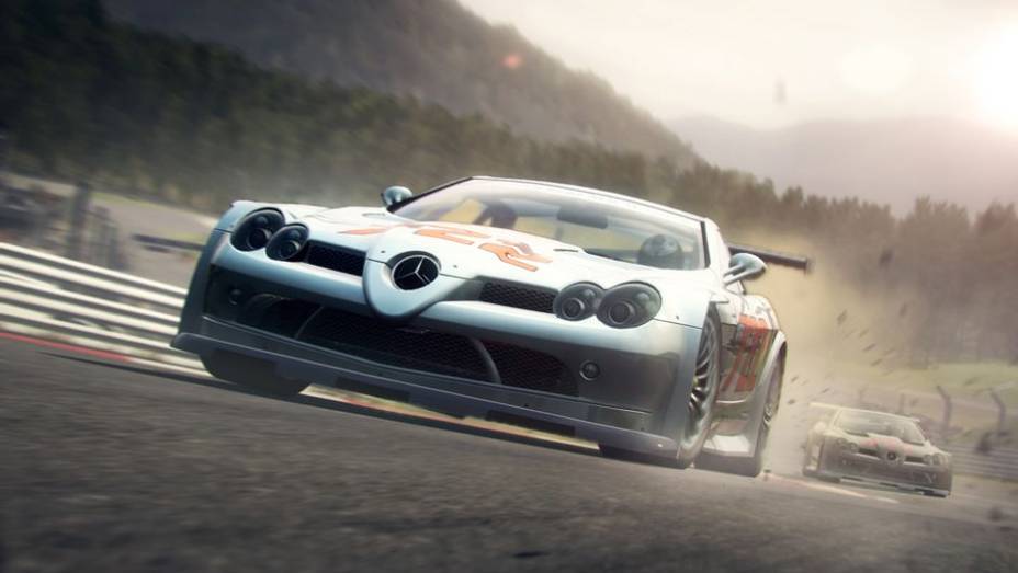 Grid 2, aliás, traz novidades no modo Carreira | <a href="https://beta-develop.quatrorodas.abril.com.br/blogs/planeta-carro/2013/02/04/grid-2-contagem-regressiva/" target="_blank" rel="migration">Leia mais</a>