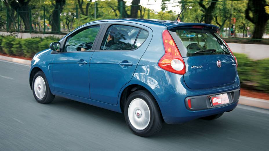 Fiat Palio. Vendas em janeiro de 2012: 11.389 / Vendas em janeiro de 2013: 17.358 / Crescimento: 52,4% | <a href="https://beta-develop.quatrorodas.abril.com.br/noticias/mercado/vendas-caem-13-64-janeiro-732838.shtml" rel="migration">Leia mais</a> Fiat Palio. Vendas em janeiro de 2012: 11.389 / Vendas em janeiro de 2013: 17.358 / Crescimento: 52,4% | <a href="https://beta-develop.quatrorodas.abril.com.br/noticias/mercado/vendas-caem-13-64-janeiro-732838.shtml" rel="migration">Leia mais</a>