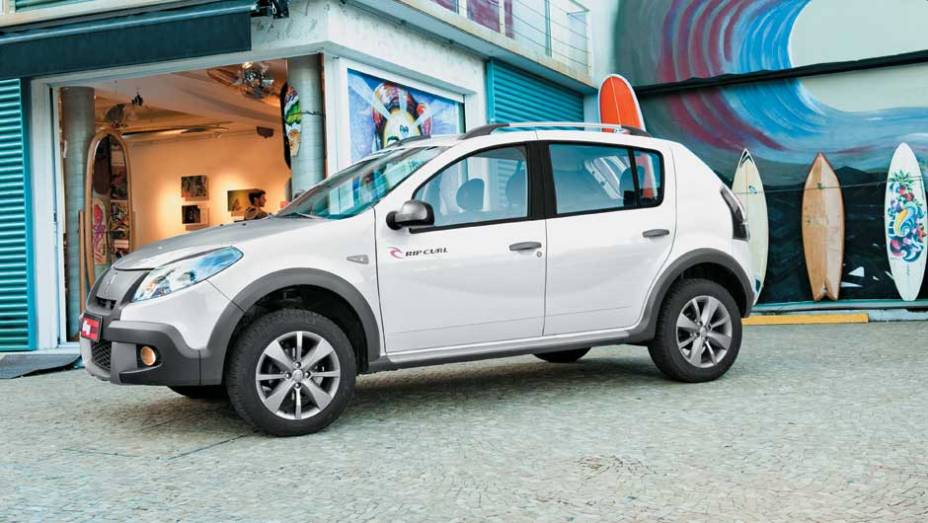 Renault Sandero. Vendas em janeiro de 2012: 5.846 / Vendas em janeiro de 2013: 7.357 / Crescimento: 25,8 % | <a href="https://beta-develop.quatrorodas.abril.com.br/noticias/mercado/vendas-caem-13-64-janeiro-732838.shtml" rel="migration">Leia mais</a> Renault Sandero. Vendas em janeiro de 2012: 5.846 / Vendas em janeiro de 2013: 7.357 / Crescimento: 25,8 % | <a href="https://beta-develop.quatrorodas.abril.com.br/noticias/mercado/vendas-caem-13-64-janeiro-732838.shtml" rel="migration">Leia mais</a>