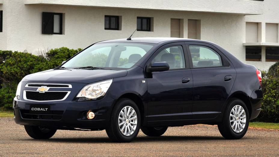 Chevrolet Cobalt. Vendas em janeiro de 2012: 5.906 / Vendas em janeiro de 2013: 4.959 / Crescimento: - 16% | <a href="https://beta-develop.quatrorodas.abril.com.br/noticias/mercado/vendas-caem-13-64-janeiro-732838.shtml" rel="migration">Leia mais</a> Chevrolet Cobalt. Vendas em janeiro de 2012: 5.906 / Vendas em janeiro de 2013: 4.959 / Crescimento: - 16% | <a href="https://beta-develop.quatrorodas.abril.com.br/noticias/mercado/vendas-caem-13-64-janeiro-732838.shtml" rel="migration">Leia mais</a>
