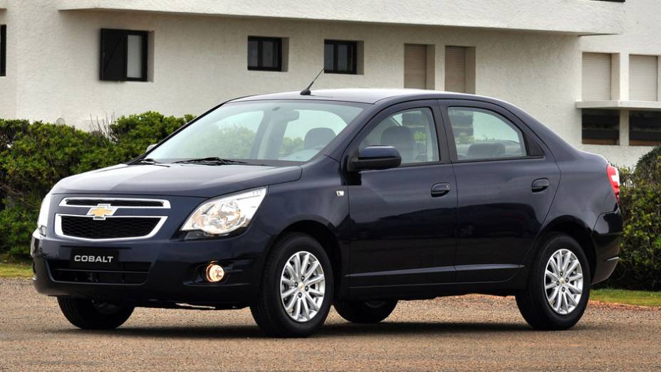 Chevrolet Cobalt. Vendas em janeiro de 2012: 5.906 / Vendas em janeiro de 2013: 4.959 / Crescimento: - 16% | <a href="https://beta-develop.quatrorodas.abril.com.br/noticias/mercado/vendas-caem-13-64-janeiro-732838.shtml" rel="migration">Leia mais</a>