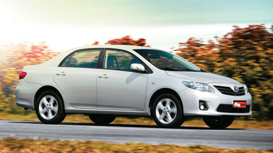 Toyota Corolla. Vendas em janeiro de 2012: 3.626 / Vendas em janeiro de 2013: 3.866 / Crescimento: 6,6% | <a href="https://beta-develop.quatrorodas.abril.com.br/noticias/mercado/vendas-caem-13-64-janeiro-732838.shtml" rel="migration">Leia mais</a>