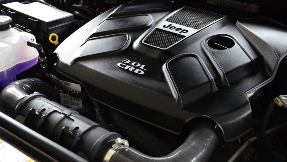 Motor 3.0 V6 24V usa inje&ccedil;&atilde;o common rail MultiJet II | <a href="https://beta-develop.quatrorodas.abril.com.br/carros/lancamentos/jeep-grand-cherokee-crd-733809.shtml" rel="migration">Leia mais</a>