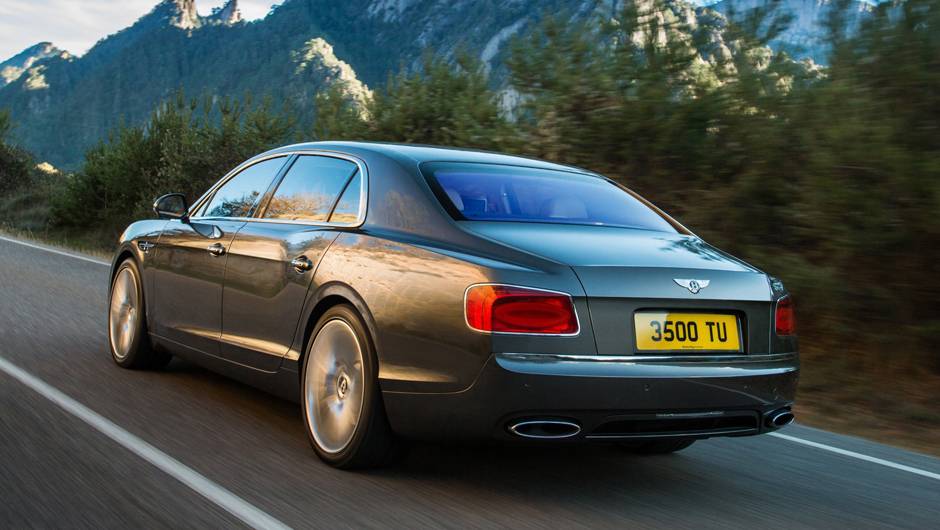 Quase nada sobrou do antigo sed&atilde;; o Flying Spur est&aacute; mais moderno do que nunca | <a href="https://beta-develop.quatrorodas.abril.com.br/carros/lancamentos/bentley-flying-spur-734110.shtml" rel="migration">Leia mais</a>