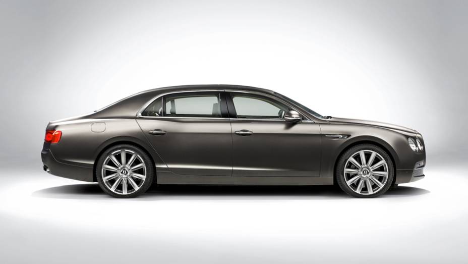 Apesar de ter ficado mais atual, o Flying Spur continua sendo o maior (e mais luxuoso) modelo da linha Bentley | <a href="https://beta-develop.quatrorodas.abril.com.br/carros/lancamentos/bentley-flying-spur-734110.shtml" rel="migration">Leia mais</a> Apesar de ter ficado mais atual, o Flying Spur continua sendo o maior (e mais luxuoso) modelo da linha Bentley | <a href="https://beta-develop.quatrorodas.abril.com.br/carros/lancamentos/bentley-flying-spur-734110.shtml" rel="migration">Leia mais</a>
