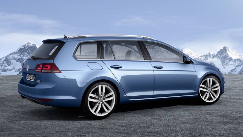 O modelo parece bastante com a sexta geração, mas apresenta linhas mais esportivas. <a href="https://beta-develop.quatrorodas.abril.com.br/saloes/genebra/2013/volkswagen-golf-variant-735101.shtml" rel="migration">Leia mais</a>