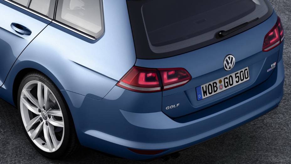 Sem os disfarces, podemos ver o novo design das lanternas traseiras. <a href="https://beta-develop.quatrorodas.abril.com.br/saloes/genebra/2013/volkswagen-golf-variant-735101.shtml" rel="migration">Leia mais</a>