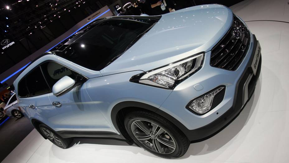 Hyundai Grand Santa Fe | <a href="https://beta-develop.quatrorodas.abril.com.br/saloes/genebra/2013/hyundai-grand-santa-fe-734437.shtml" rel="migration">Leia mais</a> | <a href="https://beta-develop.quatrorodas.abril.com.br/galerias/saloes/genebra/2013/salao-genebra-2013-parte-1-735307.shtml" rel="migration">Parte</a>