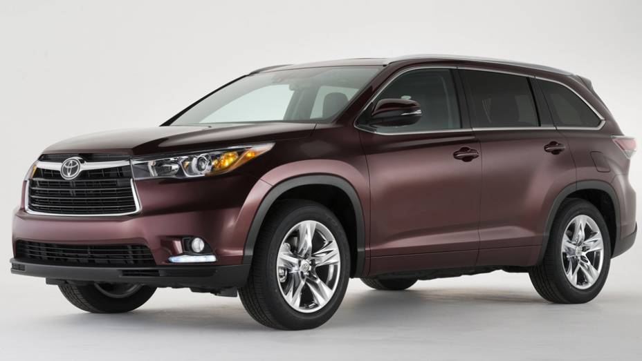 A Toyota exibe em Nova Iorque a atualização do Highlander. | <a href="https://beta-develop.quatrorodas.abril.com.br/saloes/new-york/2013/toyota-highlander-737218.shtml" rel="migration">Leia mais</a>