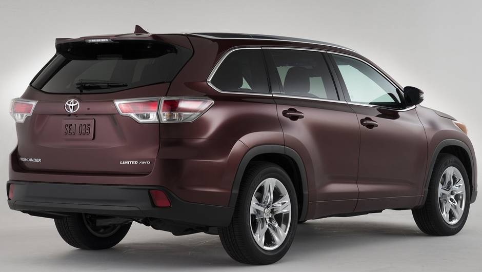 Em termos visuais, ao menos externamente, o restante do carro é mais uma evolução do modelo anterior, com novidades nas lanternas traseiras e nos para-lamas, por exemplo | <a href="%20https://beta-develop.quatrorodas.abril.com.br/saloes/new-york/2013/toyota-highlander-73" rel="migration"></a> Em termos visuais, ao menos externamente, o restante do carro é mais uma evolução do modelo anterior, com novidades nas lanternas traseiras e nos para-lamas, por exemplo | <a href="%20https://beta-develop.quatrorodas.abril.com.br/saloes/new-york/2013/toyota-highlander-73" rel="migration"></a>