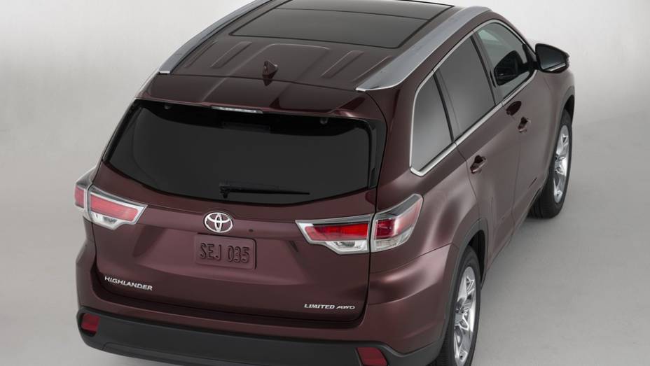 As rodas de liga-leve podem ser de 18 ou 19 polegadas | <a href="https://beta-develop.quatrorodas.abril.com.br/saloes/new-york/2013/toyota-highlander-737218.shtml" rel="migration">Leia mais</a>