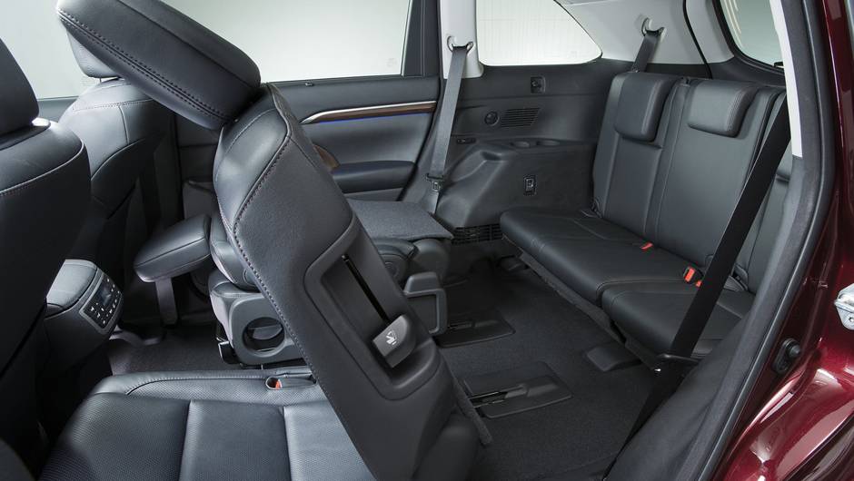 Por dentro, houve melhoria no acabamento, com a utilização de mais materiais de toque agradável | <a href="%20https://beta-develop.quatrorodas.abril.com.br/saloes/new-york/2013/toyota-highlander-737218.shtml" rel="migration">Leia mais</a> Por dentro, houve melhoria no acabamento, com a utilização de mais materiais de toque agradável | <a href="%20https://beta-develop.quatrorodas.abril.com.br/saloes/new-york/2013/toyota-highlander-737218.shtml" rel="migration">Leia mais</a>
