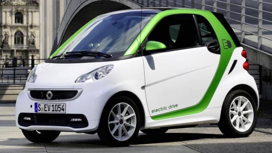 A smart também aposta na tecnologia elétrica durante este Salão de Nova Iorque | <a href="https://beta-develop.quatrorodas.abril.com.br/saloes/new-york/2013/smart-fortwo-electric-drive-737283.shtml" rel="migration">Leia mais</a>