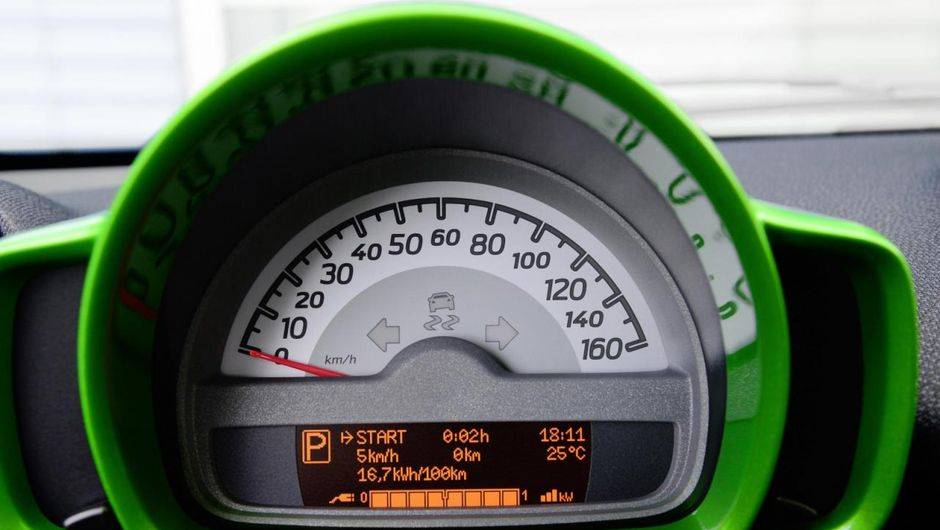 O modelo acelera de 0 a 100 km/h em 11,5 segundos e chega à velocidade máxima de 125 km/h | <a href="%20https://beta-develop.quatrorodas.abril.com.br/saloes/new-york/2013/smart-fortwo-electric-drive-737283.shtml" rel="migration">Leia mais</a> O modelo acelera de 0 a 100 km/h em 11,5 segundos e chega à velocidade máxima de 125 km/h | <a href="%20https://beta-develop.quatrorodas.abril.com.br/saloes/new-york/2013/smart-fortwo-electric-drive-737283.shtml" rel="migration">Leia mais</a>