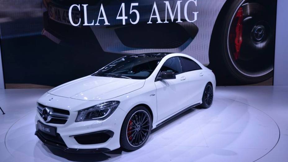 Mercedes-Benz CLA 45 AMG | <a href="https://beta-develop.quatrorodas.abril.com.br/saloes/new-york/2013//mercedes-benz-cla-45-amg-736996.shtml" rel="migration">Leia mais</a>