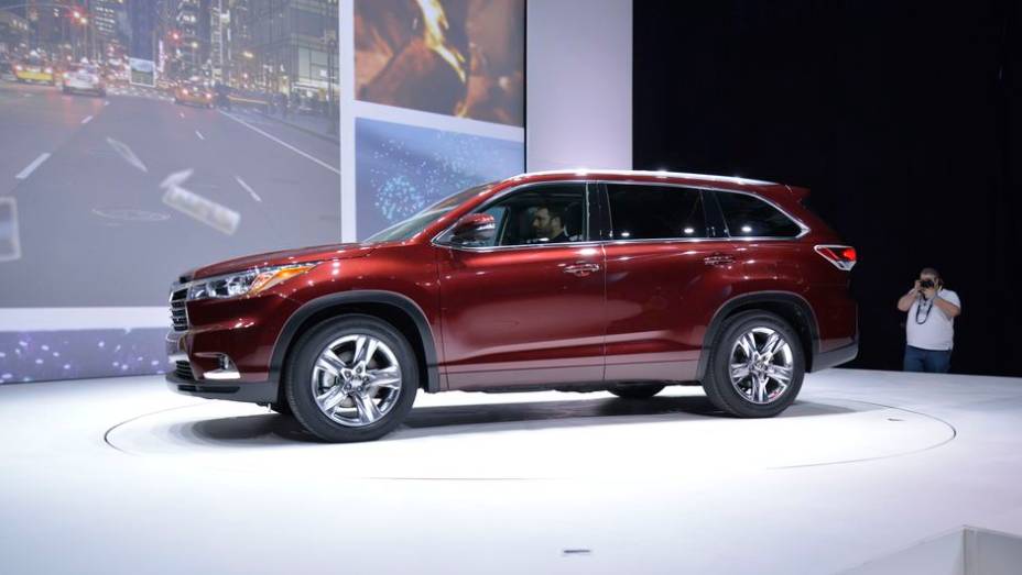 Toyota Highlander | <a href="https://beta-develop.quatrorodas.abril.com.br/saloes/new-york/2013/toyota-highlander-737218.shtml" rel="migration">Leia mais</a>