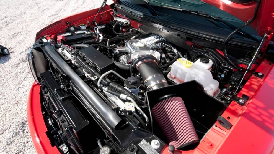 Para os interessados, as altera&ccedil;&otilde;es promovidas pela Shelby adicionam US$ 17.995 ao pre&ccedil;o da F-150 SVT Raptor, cujo valor inicial &eacute; de US$ 43.460 | <a href="%20https://beta-develop.quatrorodas.abril.com.br/saloes/new-york/2013//shelby-raptor-737407.shtml" rel="migration">Leia mais</a>