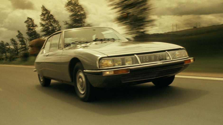 SM (1970) - Cup&ecirc; de luxo feito com um V6 da Maserati, exibia seis far&oacute;is por tr&aacute;s de uma cobertura transparente inclinada e lanternas abaixo da placa de identifica&ccedil;&atilde;o