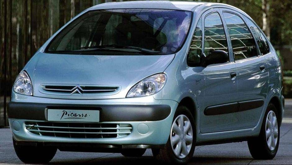 Xsara Picasso (1999) - Primeiro Citro&euml;n nacional e provavelmente o carro mais oblongo j&aacute; produzido no mundo, o monovolume esbanjava futurismo com linhas simples repletas de curvas