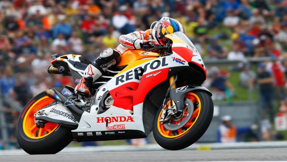 Dani Pedrosa não sofreu pressão e terminou na segunda posição | <a href="https://beta-develop.quatrorodas.abril.com.br/moto/noticias/marquez-passeia-vence-gp-austin-motogp-779654.shtml" rel="migration">Leia mais</a>