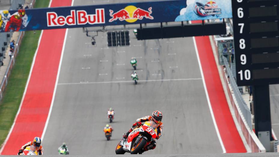 Bela vista do final da reta de Austin | <a href="https://beta-develop.quatrorodas.abril.com.br/moto/noticias/marquez-passeia-vence-gp-austin-motogp-779654.shtml" rel="migration">Leia mais</a>