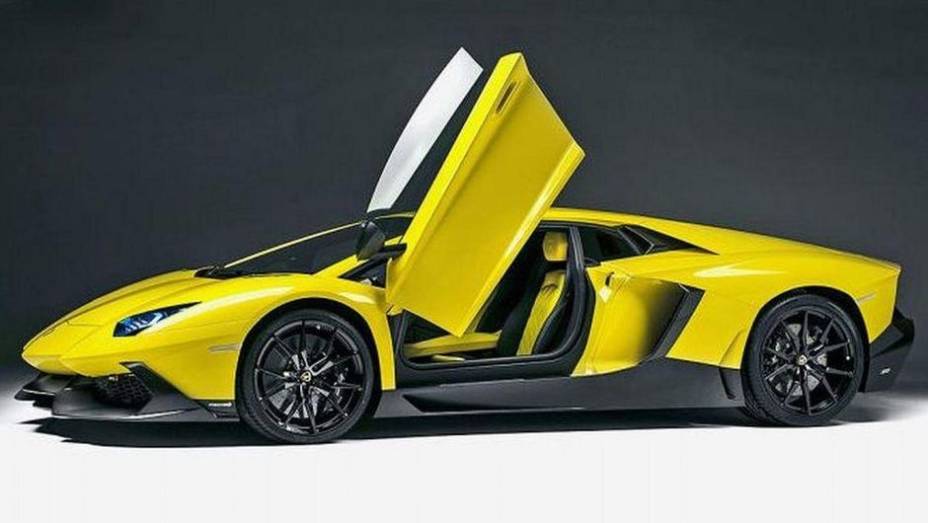 O diferencial do 50 Anniversario é um kit aerodinâmico especial | <a href="https://beta-develop.quatrorodas.abril.com.br/saloes/xangai/2013/lamborghini-aventador-lp720-4-50-anniversario-738879.shtml" rel="migration">Leia mais</a>