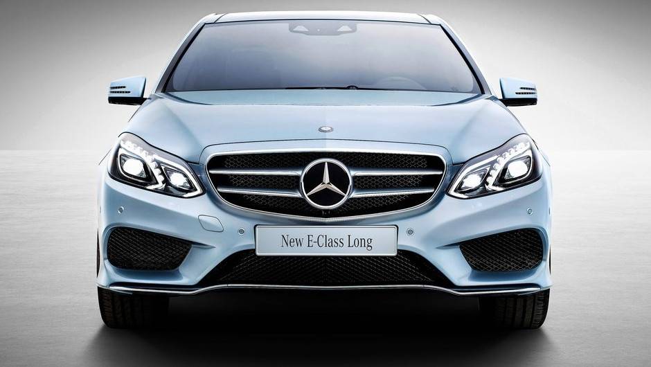O E-Class L estará disponível com duas frentes diferentes | <a href="https://beta-develop.quatrorodas.abril.com.br/saloes/xangai/2013/mercedes-benz-e-class-739220.shtml" rel="migration">Leia mais</a> O E-Class L estará disponível com duas frentes diferentes | <a href="https://beta-develop.quatrorodas.abril.com.br/saloes/xangai/2013/mercedes-benz-e-class-739220.shtml" rel="migration">Leia mais</a>