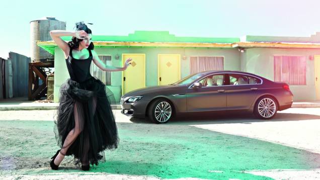 Ao lado do carro, estão modelos no melhor estilo "Burlesque" | <a href="https://beta-develop.quatrorodas.abril.com.br/blogs/planeta-carro/2013/04/22/isso-e-pura-arte/" rel="migration">Leia mais</a> Ao lado do carro, estão modelos no melhor estilo "Burlesque" | <a href="https://beta-develop.quatrorodas.abril.com.br/blogs/planeta-carro/2013/04/22/isso-e-pura-arte/" rel="migration">Leia mais</a>