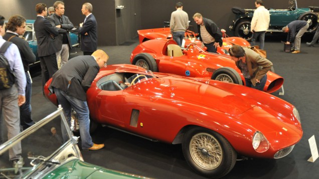 Milhares de visitantes foram ao evento para ver raridades como estas belas Ferraris de competi&ccedil;&atilde;o