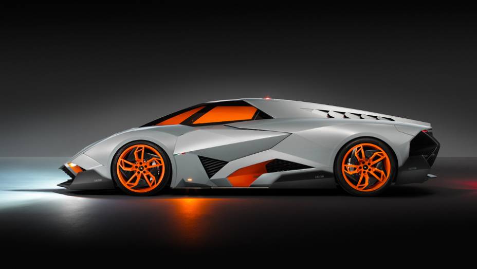 Design do carro-conceito "one-off" (única unidade produzida) foi elaborado por Walter da Silva | <a href="%20https://beta-develop.quatrorodas.abril.com.br/noticias/fabricantes/lamborghini-cria-egoista-concept-741099.shtml" rel="migration">Leia mais</a>