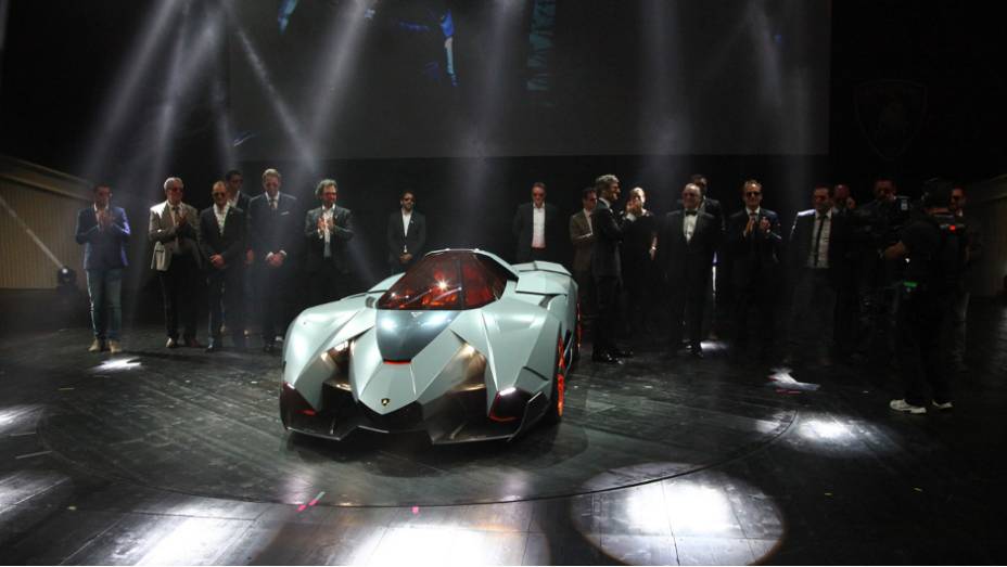 Lamborghini apresentou o carro-conceito Egoista | <a href="https://beta-develop.quatrorodas.abril.com.br/noticias/fabricantes/lamborghini-cria-egoista-concept-741099.shtml" rel="migration">Leia mais</a>