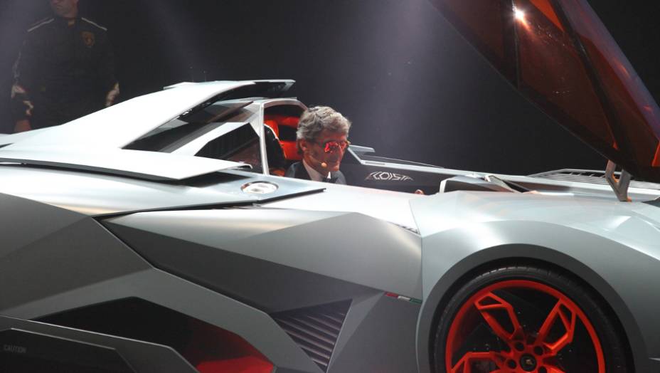 Carro só poderá ser ocupado pelo motorista | <a href="https://beta-develop.quatrorodas.abril.com.br/noticias/fabricantes/lamborghini-cria-egoista-concept-741099.shtml" rel="migration">Leia mais</a>