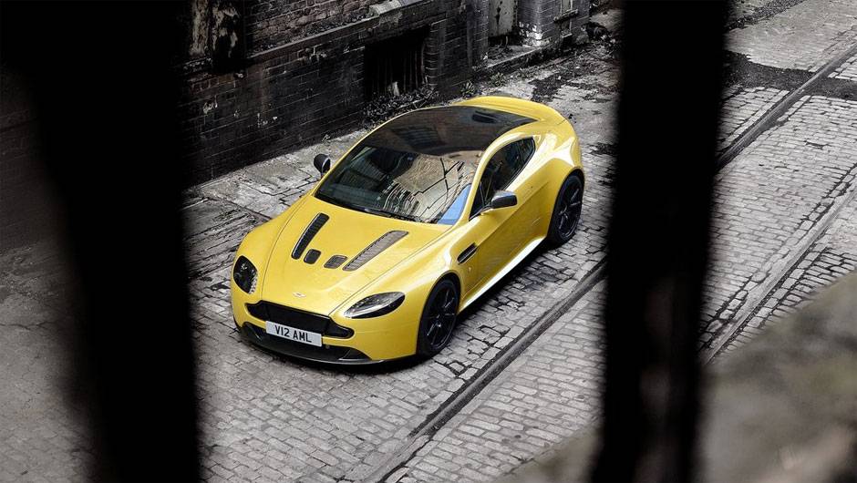 Esportivo &eacute; equipado com motor 6.0 de 565 cv | <a href="https://beta-develop.quatrorodas.abril.com.br/noticias/fabricantes/aston-martin-revela-v12-vantage-s-742642.shtml" rel="migration">Leia mais</a>