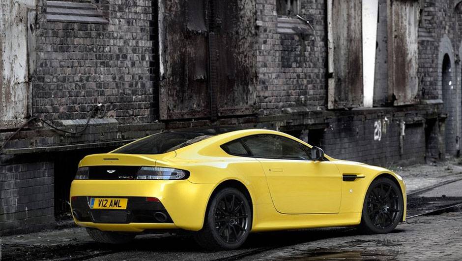 Outra novidade &eacute; o c&acirc;mbio Sportshift III AMT, autom&aacute;tico de 7 marchas | <a href="https://beta-develop.quatrorodas.abril.com.br/noticias/fabricantes/aston-martin-revela-v12-vantage-s-742642.shtml" rel="migration">Leia mais</a>