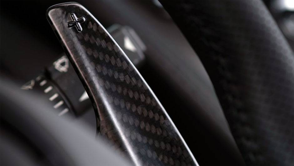 Detalhe do c&acirc;mbio Sportshift III AMT | <a href="https://beta-develop.quatrorodas.abril.com.br/noticias/fabricantes/aston-martin-revela-v12-vantage-s-742642.shtml" rel="migration">Leia mais</a>