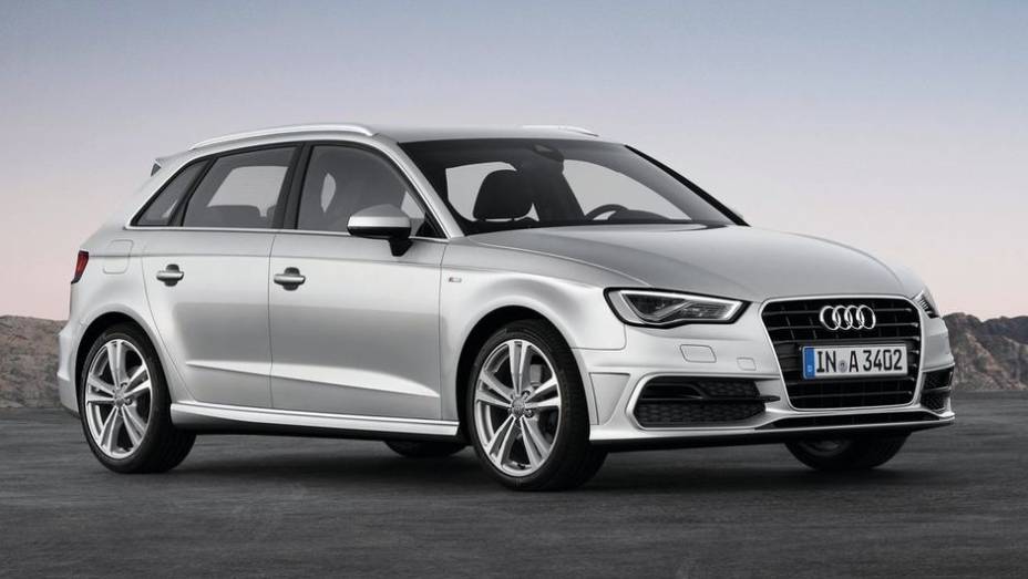 O hatch, em sua vers&atilde;o de quatro portas, desembarcar&aacute; no Pa&iacute;s algumas semanas depois do A3 Sport. O pre&ccedil;o ainda n&atilde;o foi revelado | <a href="%20https://beta-develop.quatrorodas.abril.com.br/noticias/fabricantes/audi-confirma-a3-sportback-brasil-junho-742734.shtml" rel="migration">Leia ma</a>