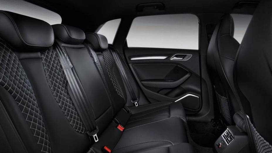 Est&atilde;o dispon&iacute;veis 12 cores de carroceria e duas op&ccedil;&otilde;es de revestimento interno (preto e prata) | <a href="https://beta-develop.quatrorodas.abril.com.br/noticias/fabricantes/audi-confirma-a3-sportback-brasil-junho-742734.shtml" rel="migration">Leia mais</a>