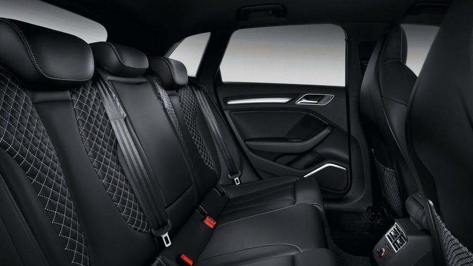 Estão disponíveis 12 cores de carroceria e duas opções de revestimento interno (preto e prata) | <a href="https://beta-develop.quatrorodas.abril.com.br/noticias/fabricantes/audi-confirma-a3-sportback-brasil-junho-742734.shtml" rel="migration">Leia mais</a> Estão disponíveis 12 cores de carroceria e duas opções de revestimento interno (preto e prata) | <a href="https://beta-develop.quatrorodas.abril.com.br/noticias/fabricantes/audi-confirma-a3-sportback-brasil-junho-742734.shtml" rel="migration">Leia mais</a>