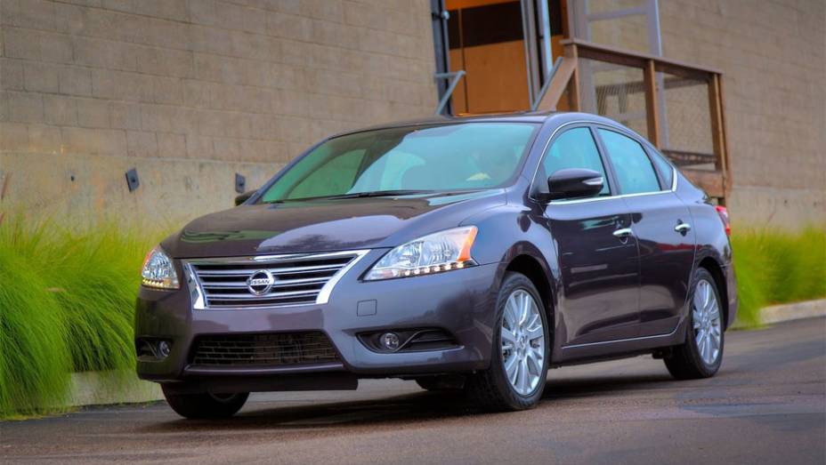 O novo Sentra chega ao pa&iacute;s para tentar botar a Nissan na luta pelo topo do segmento de sed&atilde;s m&eacute;dios | <a href="%20https://beta-develop.quatrorodas.abril.com.br/carros/lancamentos/nissan-sentra-757163.shtml" rel="migration">Leia mais</a>