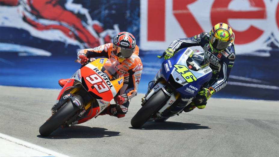 Márquez realizou ultrapassagem memorável sobre Valentino Rossi (Yamaha Factory Racing) | <a href="https://beta-develop.quatrorodas.abril.com.br/moto/noticias/motogp-marquez-vence-eua-segue-lider-747598.shtml" rel="migration">Leia mais</a>