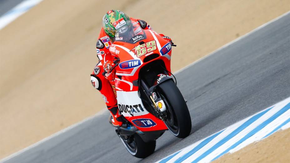 Correndo em casa, Nicky Hayden (Ducati) foi o oitavo | <a href="https://beta-develop.quatrorodas.abril.com.br/moto/noticias/motogp-marquez-vence-eua-segue-lider-747598.shtml" rel="migration">Leia mais</a>