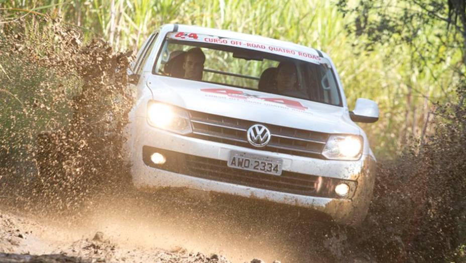 Curso 4x4 QUATRO RODAS | <a href="https://beta-develop.quatrorodas.abril.com.br/noticias/curso-4x4-quatro-rodas-enfie-pe-lama-747797.shtml" rel="migration">Inscreva-se</a>