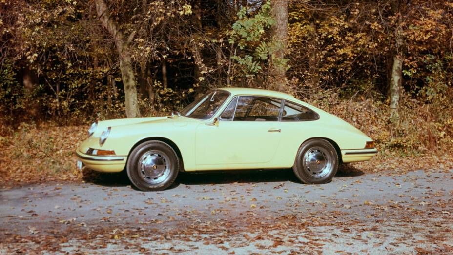 901 1963 - O estilo j&aacute; cl&aacute;ssico do 356 modernizado no esportivo que quase se chamou 901