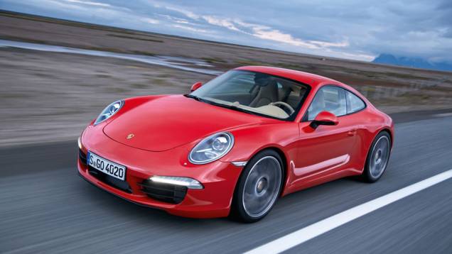911 Carrera 2012 (991) - Maior, mais confortável, o novo 911 conseguia ser mais eficiente e econômico | <a href="%20https://beta-develop.quatrorodas.abril.com.br/reportagens/classicos/porsche-911-50-anos-748361.shtml" rel="migration">Leia mais</a> 911 Carrera 2012 (991) - Maior, mais confortável, o novo 911 conseguia ser mais eficiente e econômico | <a href="%20https://beta-develop.quatrorodas.abril.com.br/reportagens/classicos/porsche-911-50-anos-748361.shtml" rel="migration">Leia mais</a>