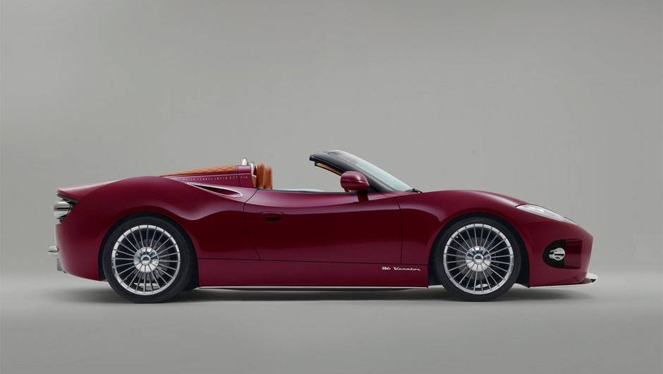 Modelo, equipado com um motor V6 de 380 cavalos, deve entrar em produ&ccedil;&atilde;o no final do pr&oacute;ximo ano | <a href="https://beta-develop.quatrorodas.abril.com.br/noticias/fabricantes/conceito-spyker-b6-venator-spyder-mostrado-pebble-beach-750325.shtml" rel="migration">Leia mais!</a>
